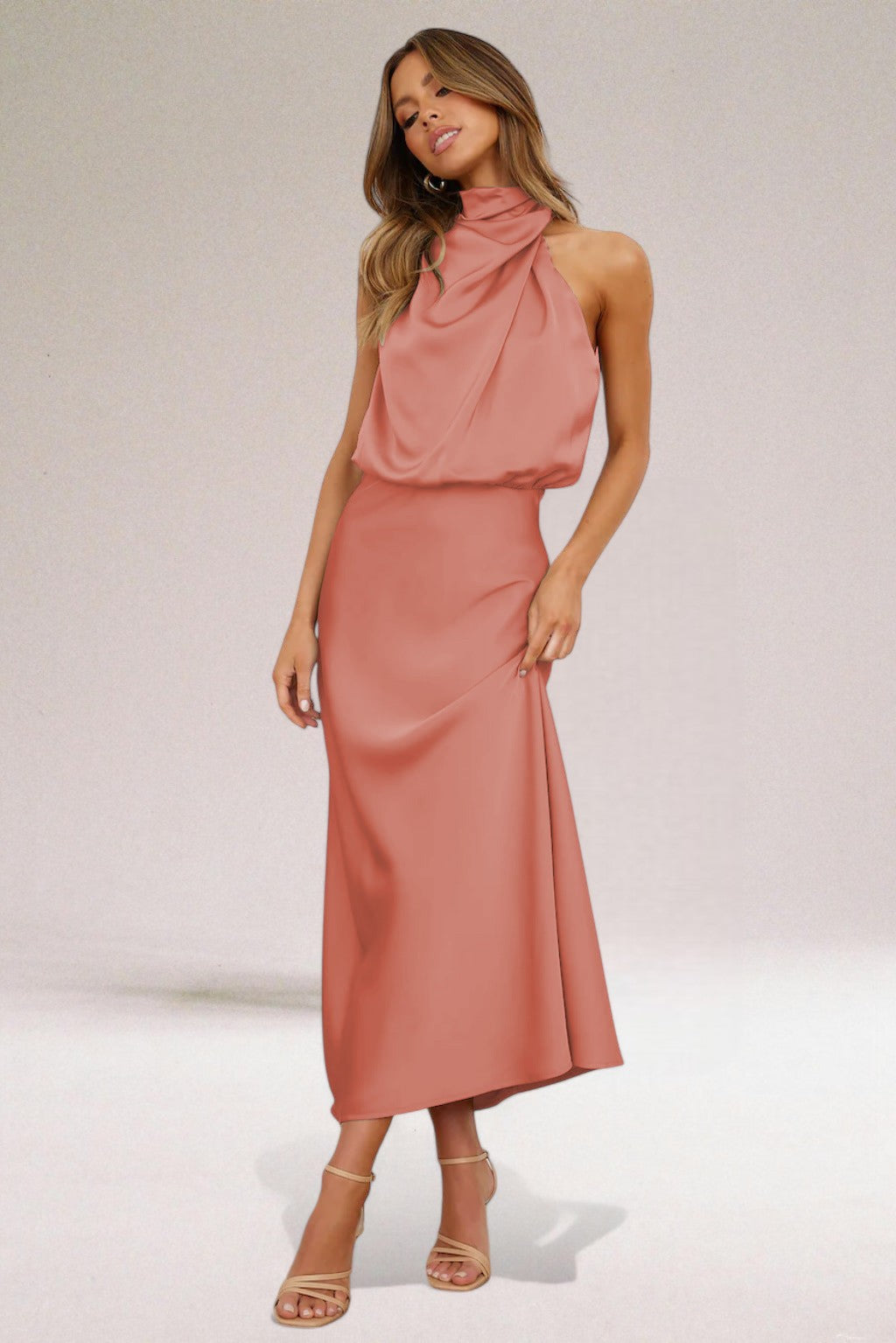 Élodie™ | Glamorous satin dress with halter neck.