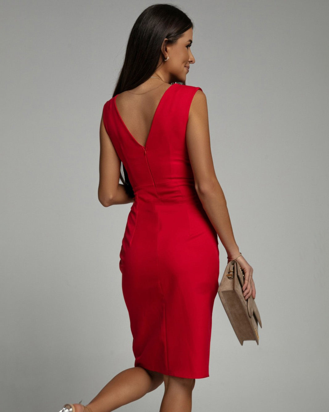 Lana - Fitted Dress with V-Neckline and Slit