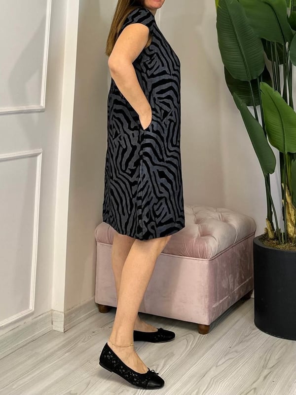 Nelia - Zebra Print Dress with Round Neck
