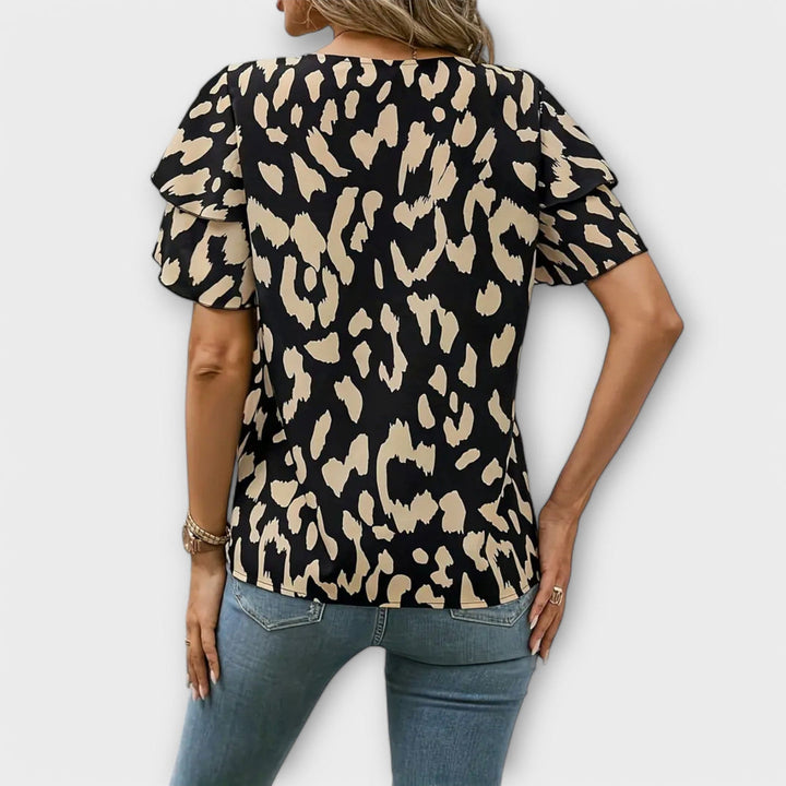 Evelyn – Relaxed Blouse with Round Neck