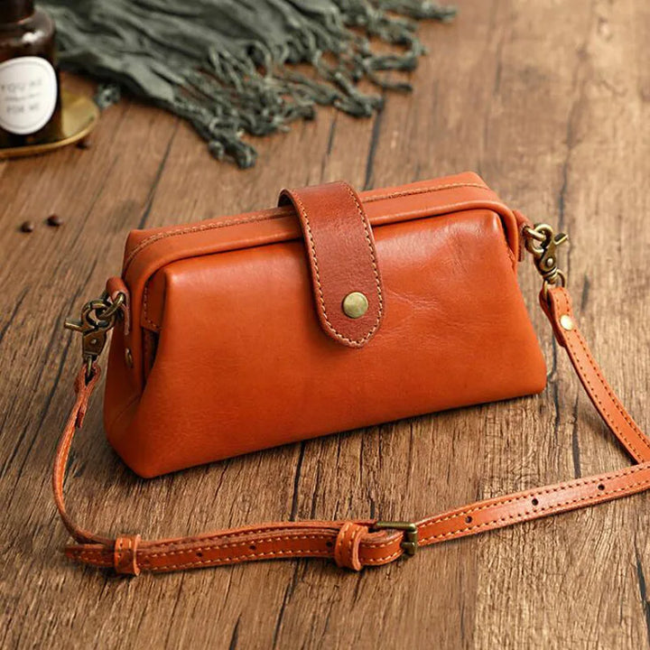 Edis | Classic Retro Shoulder Bag in Compact Format