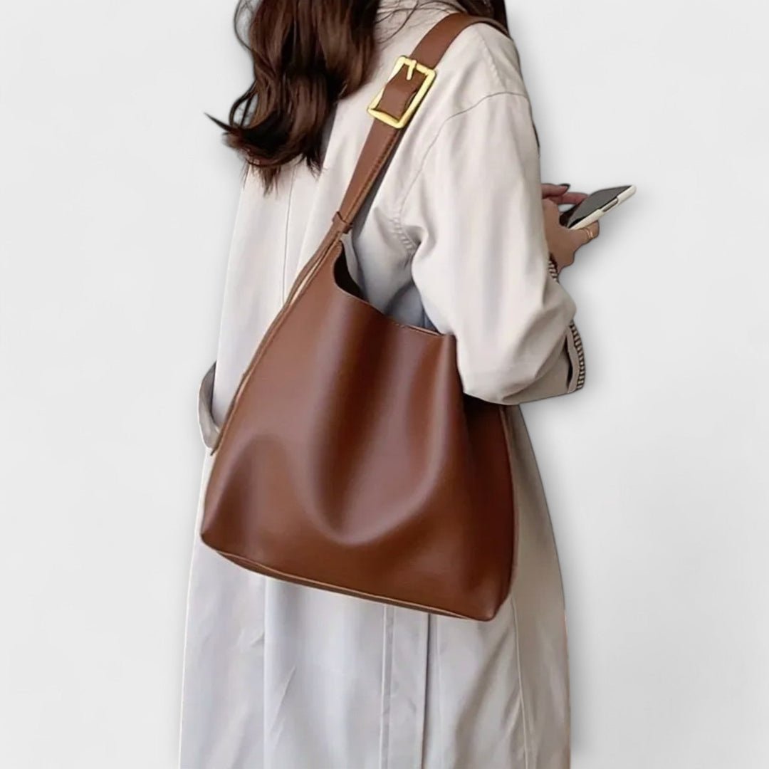 Elegant Shoulder Bag in Leather