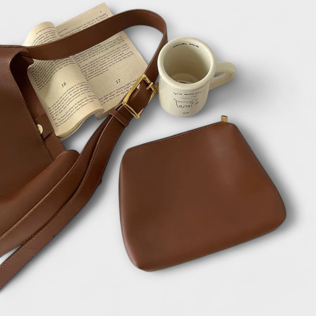 Elegant Shoulder Bag in Leather