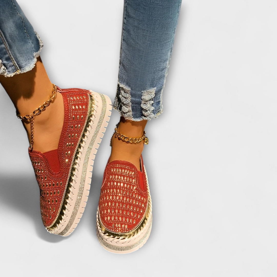 Kenna – Round toe embellished with rhinestones