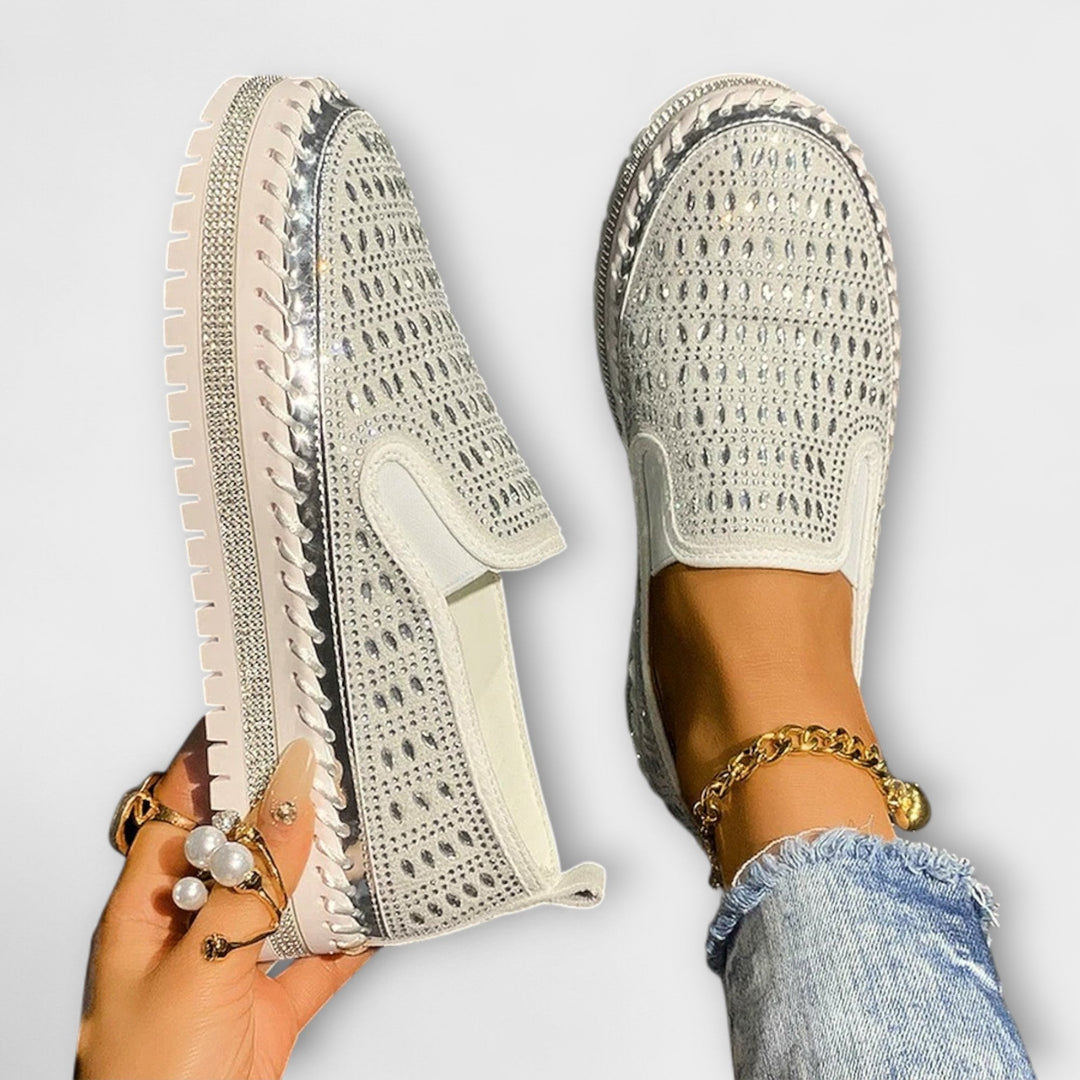 Kenna – Round toe embellished with rhinestones