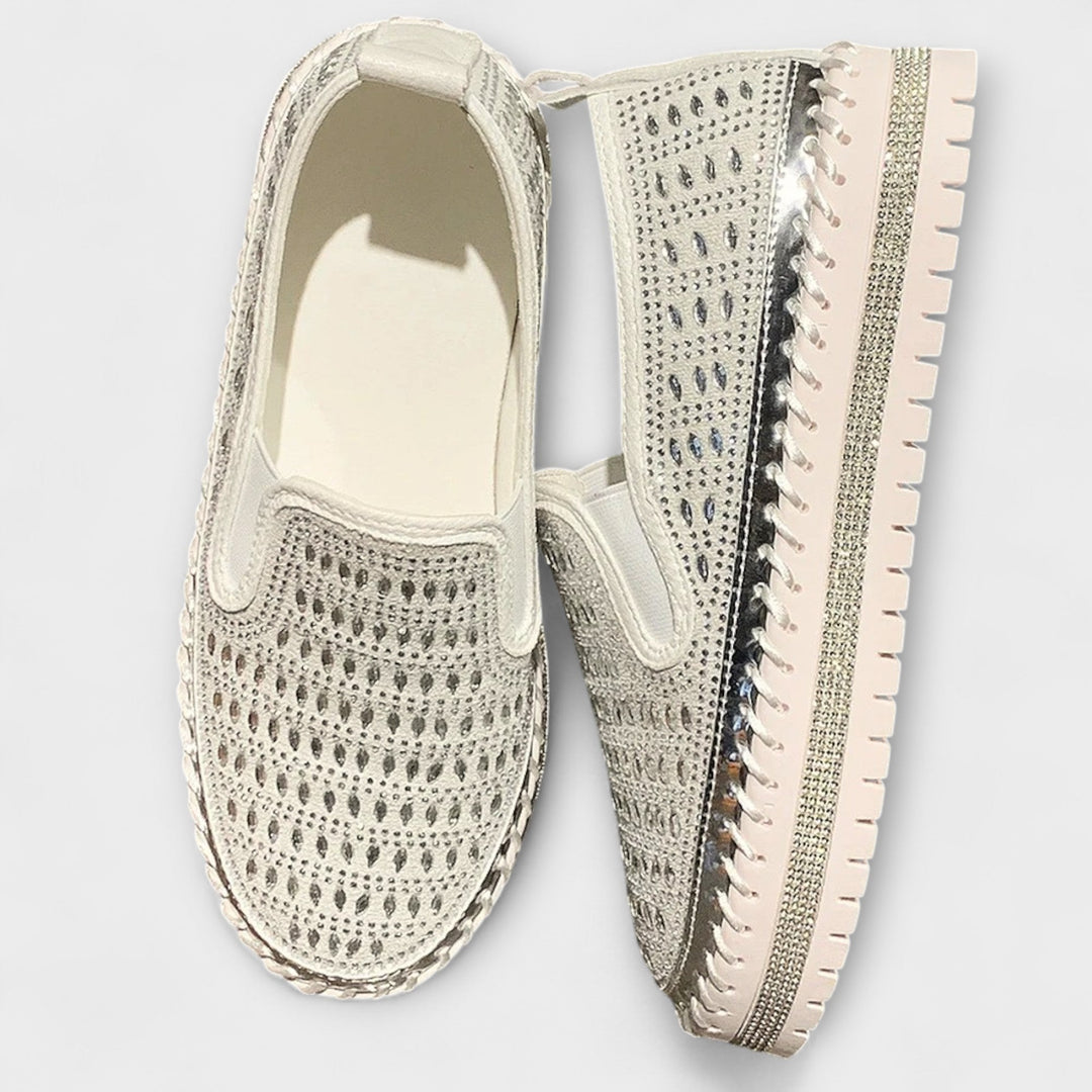 Kenna – Round toe embellished with rhinestones