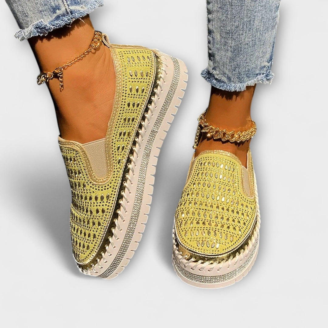 Kenna – Round toe embellished with rhinestones