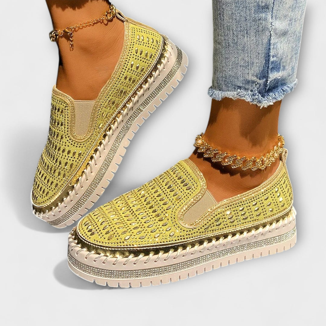 Kenna – Round toe embellished with rhinestones