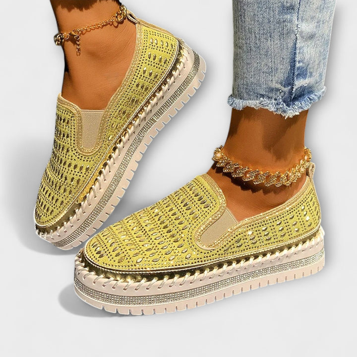 Kenna – Round toe embellished with rhinestones