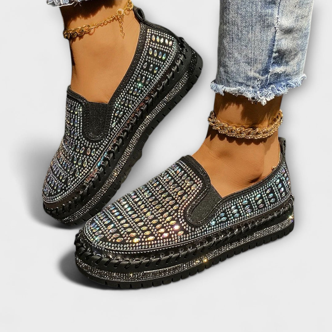 Kenna – Round toe embellished with rhinestones