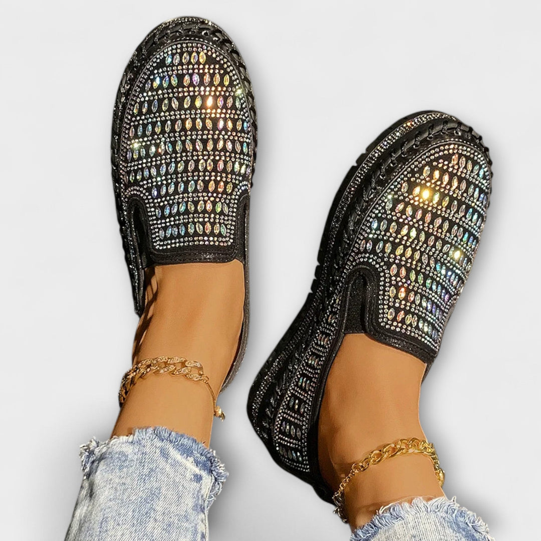 Kenna – Round toe embellished with rhinestones