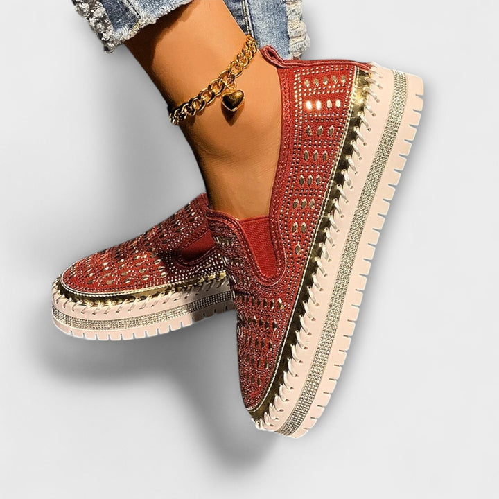 Kenna – Round toe embellished with rhinestones