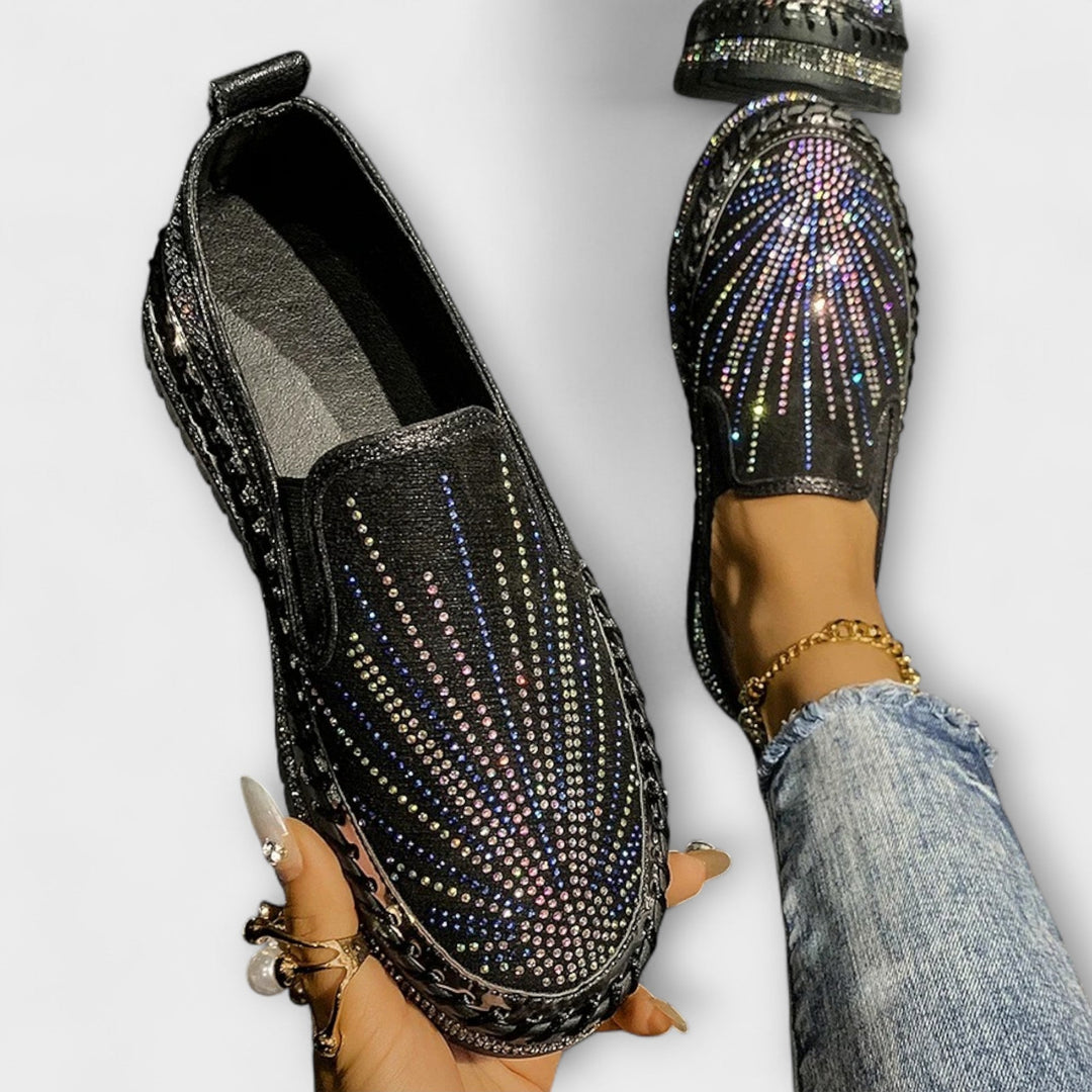 Sable – Leather shoes adorned with rhinestones