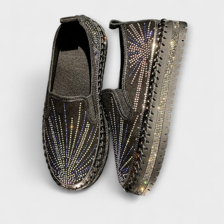 Sable – Leather shoes adorned with rhinestones