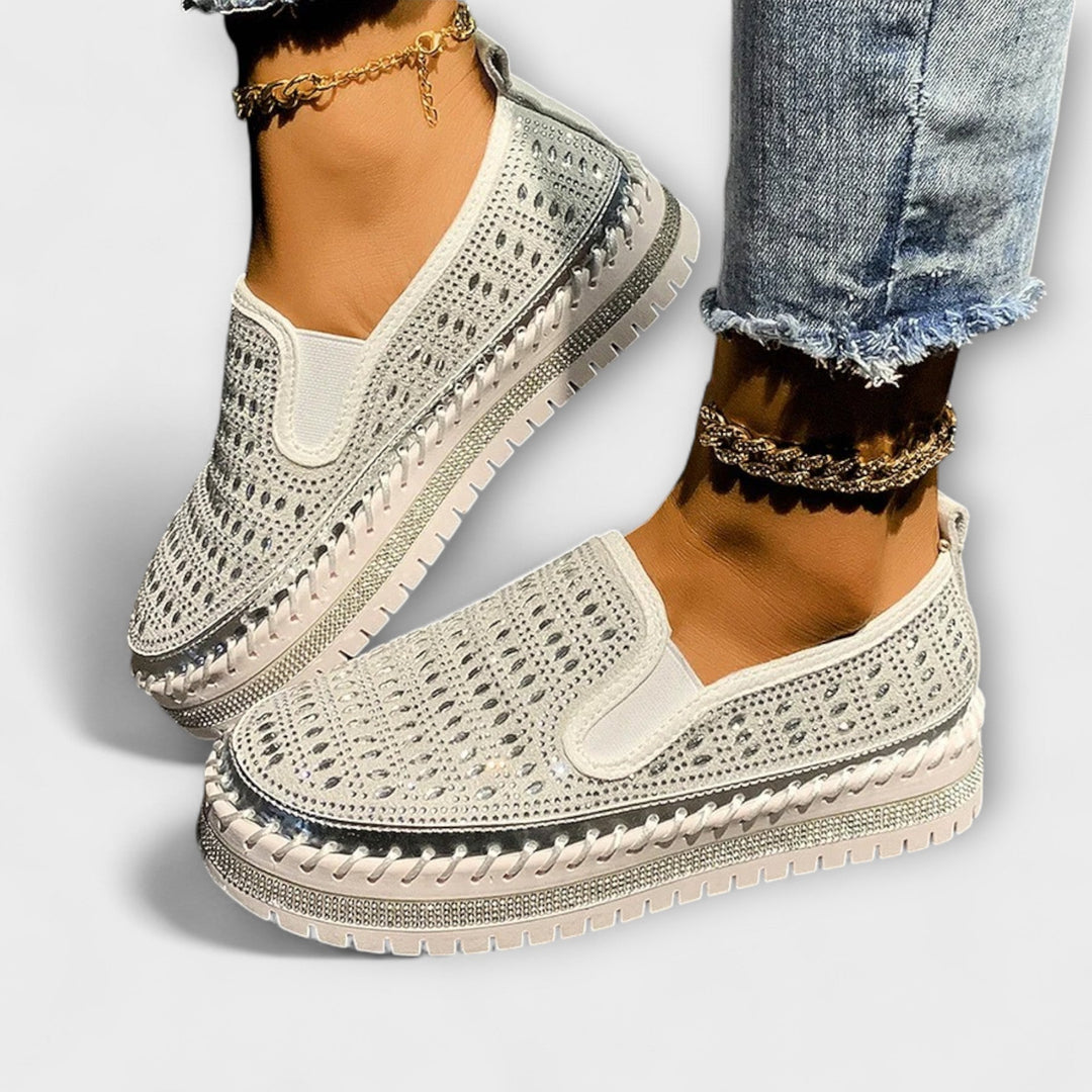 Kenna – Round toe embellished with rhinestones