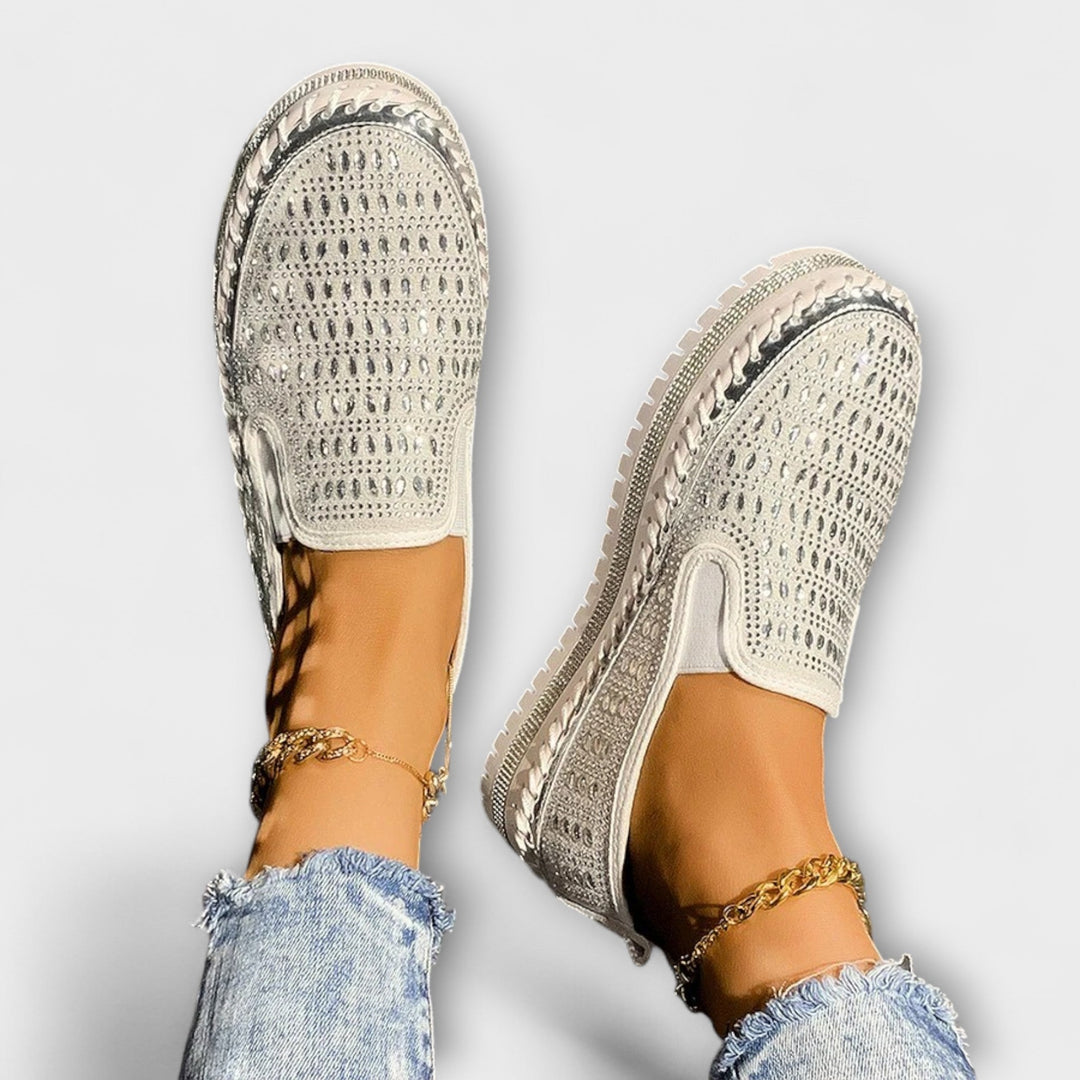 Kenna – Round toe embellished with rhinestones